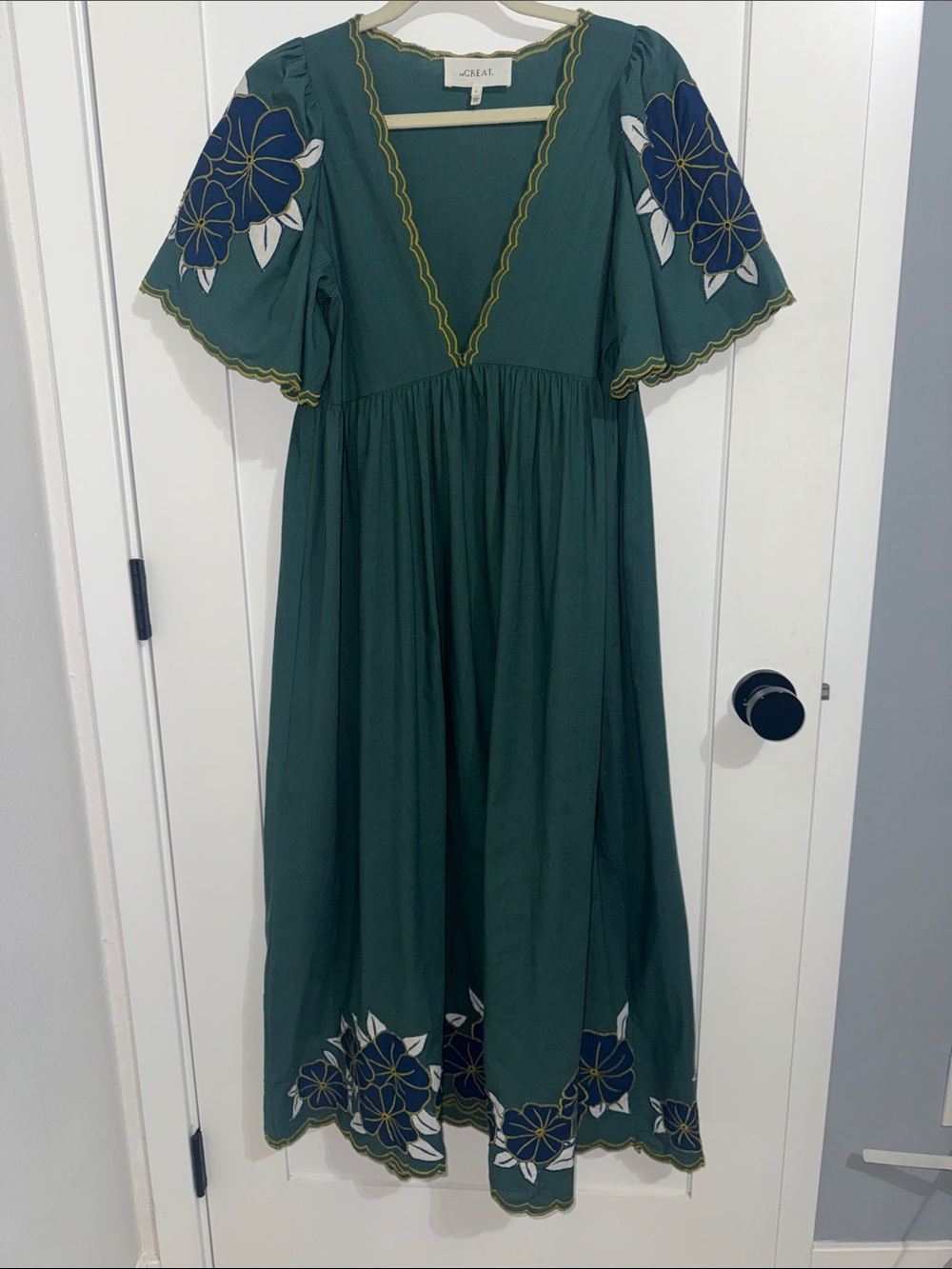 Like new THE GREAT gorgeous floral appliqué dress! XS runs big.